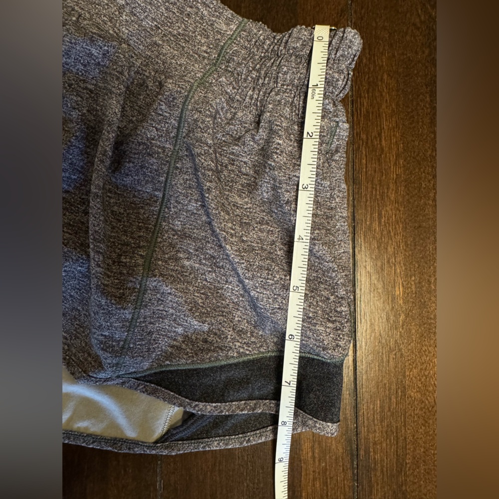 NWOT Lululemon Hotty Hot Short II *2.5" Heather Lux Multi Black - Picture 8 of 10